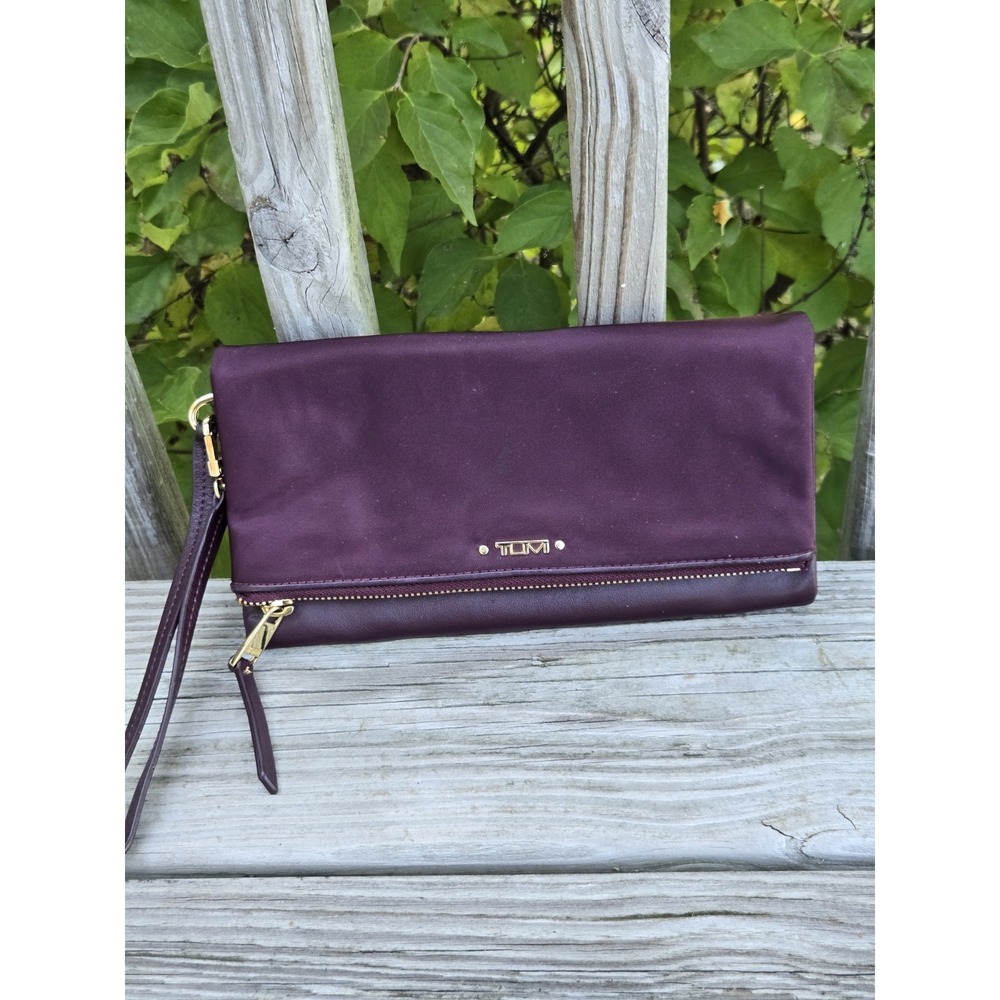TUMI Voyageur Travel Wallet Wristlet Beetroot Leather Nylon
